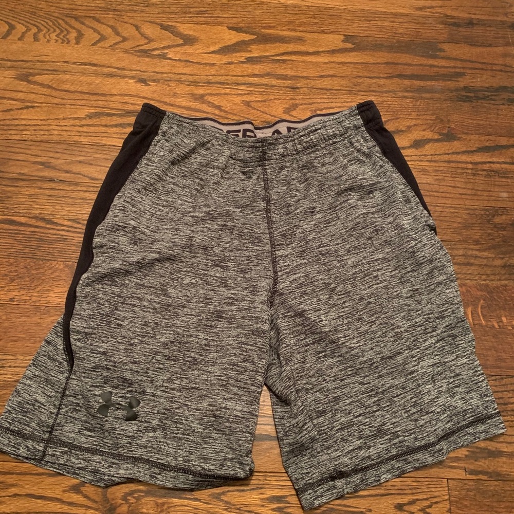 Men’s Under Armour Shorts MEDIUM No Liner